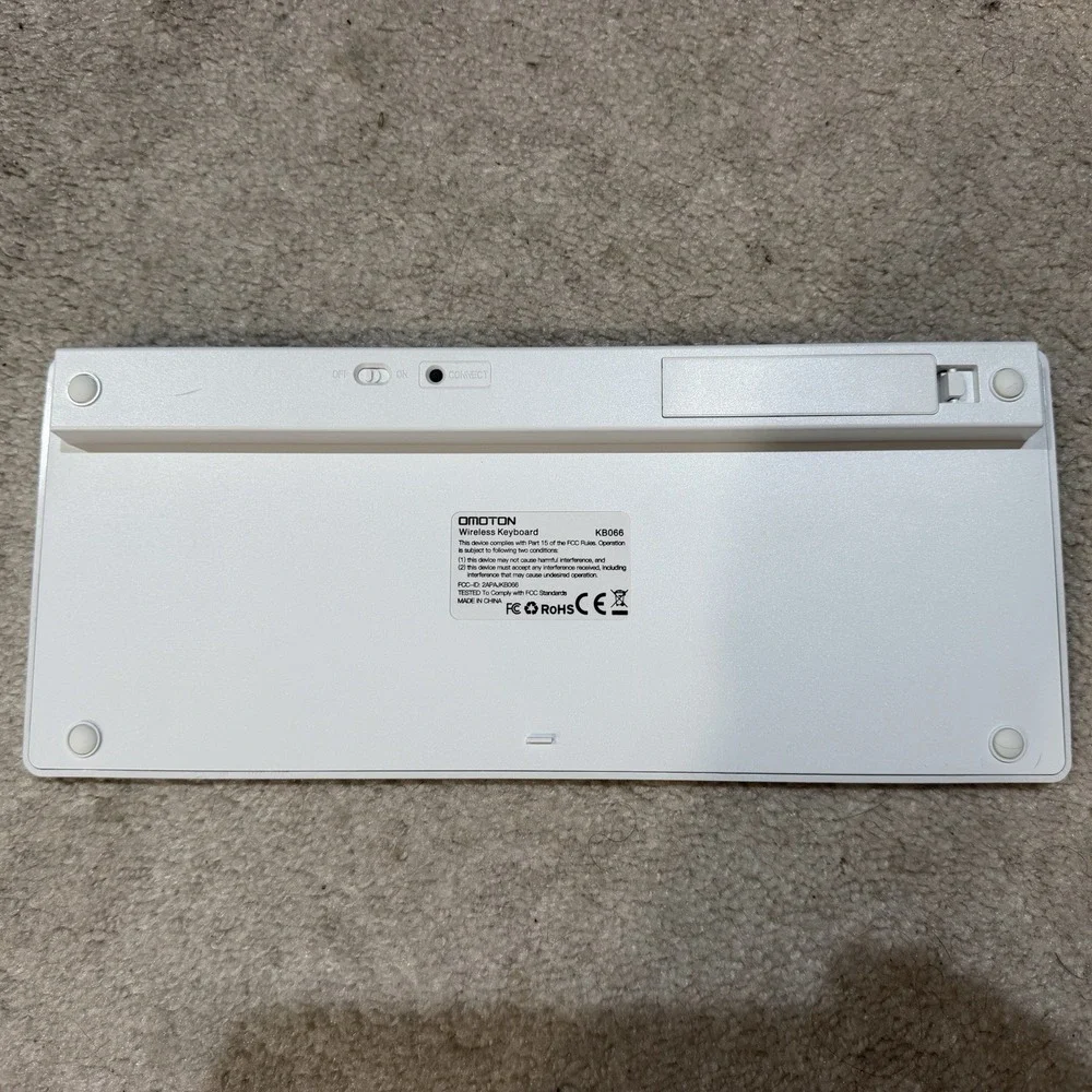 Omoton Wireless Bluetooth Keyboard Flat Buttons Silver & White KB066